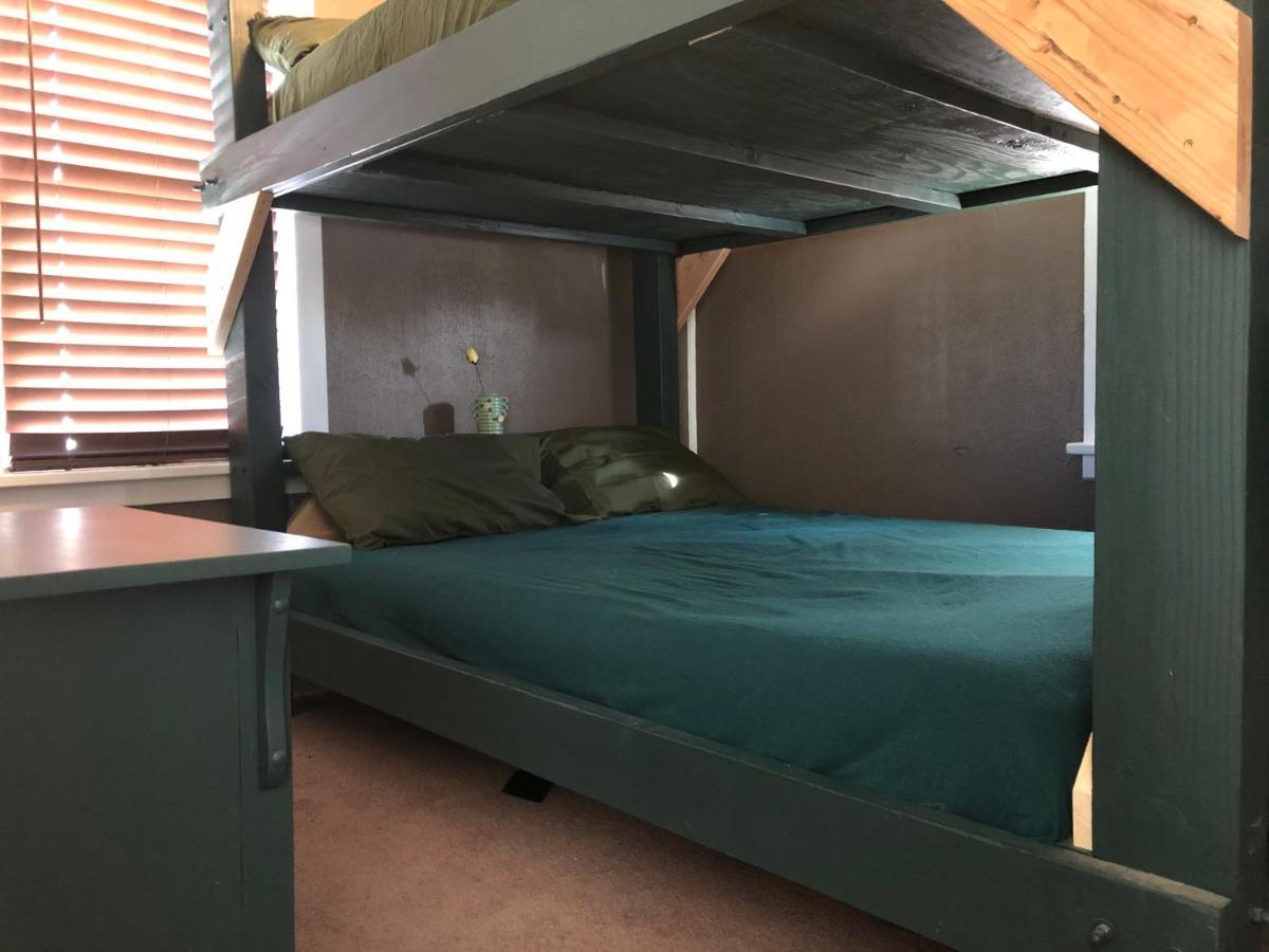 Lava Flow Hostel Грантс Экстерьер фото