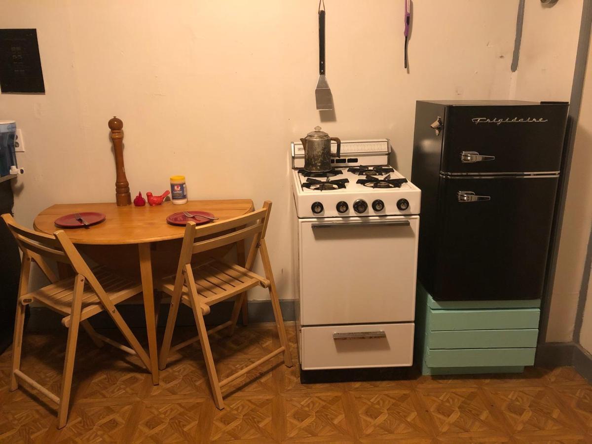 Lava Flow Hostel Грантс Экстерьер фото