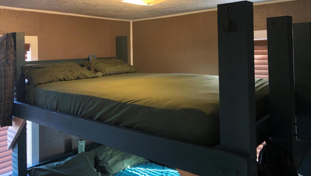 Lava Flow Hostel Грантс Экстерьер фото