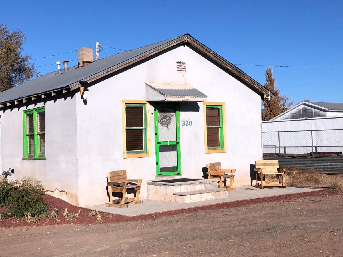 Lava Flow Hostel Грантс Экстерьер фото
